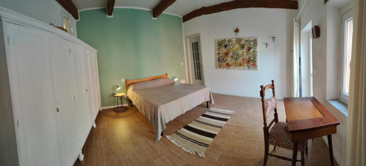 Magalocanda Stanze Sotto Al Castello Montemagno  Luaran gambar