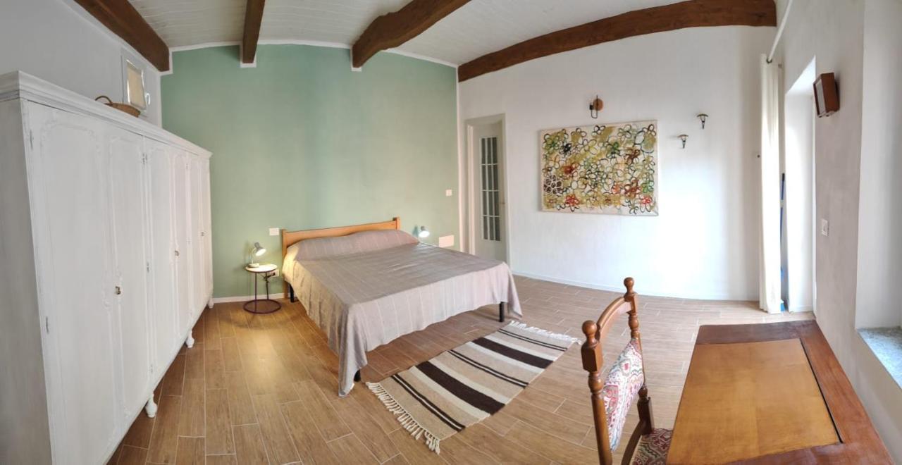 Magalocanda Stanze Sotto Al Castello Montemagno  Luaran gambar